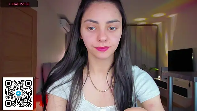 Snapshot of EmiliaZen chatting on 04/06/26, 06:31 EmiliaZen online show from 04/06/26, 06:31