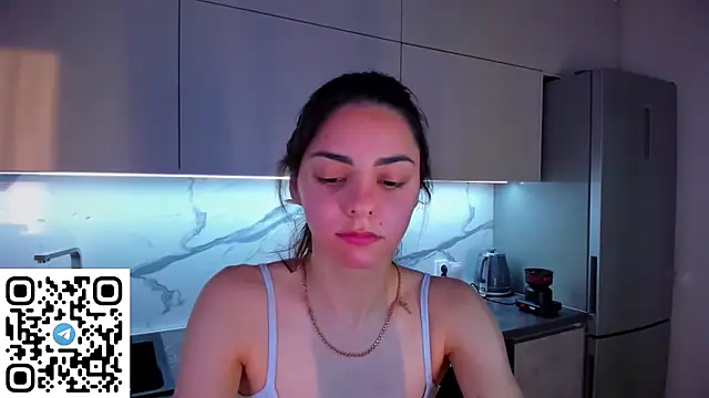 Snapshot of EmiliaZen chatting on 06/05/26, 04:56 EmiliaZen online show from 06/05/26, 04:56