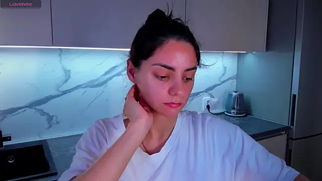 Snapshot of EmiliaZen chatting on 06/16/26, 04:53 EmiliaZen online show from 06/16/26, 04:53