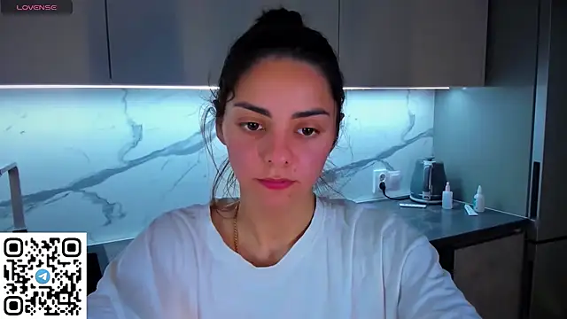 Snapshot of EmiliaZen chatting on 07/02/26, 11:22 EmiliaZen online show from 07/02/26, 11:22