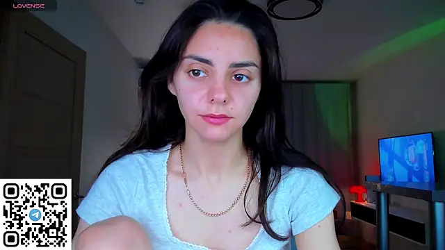 Snapshot of EmiliaZen chatting on 07/06/26, 09:17 EmiliaZen online show from 07/06/26, 09:17