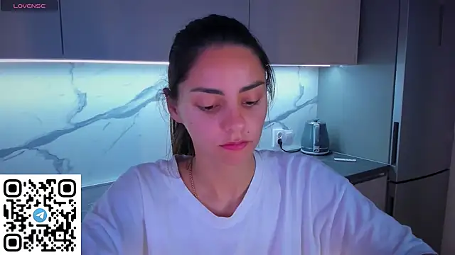 Snapshot of EmiliaZen chatting on 07/16/26, 10:54 EmiliaZen online show from 07/16/26, 10:54