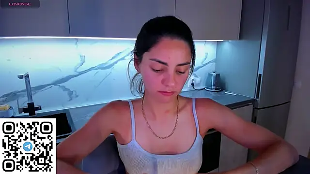Snapshot of EmiliaZen chatting on 07/18/26, 04:22 EmiliaZen online show from 07/18/26, 04:22