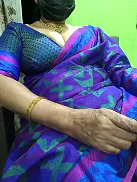 Snapshot of niiveditha chatting on 11/16/25, 01:17 niiveditha online show from 11/16/25, 01:17