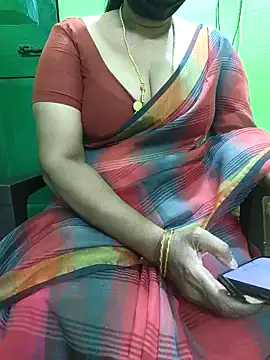 Snapshot of niiveditha chatting on 11/20/25, 09:53 niiveditha online show from 11/20/25, 09:53