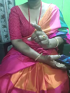 Snapshot of niiveditha chatting on 12/14/25, 01:38 niiveditha online show from 12/14/25, 01:38