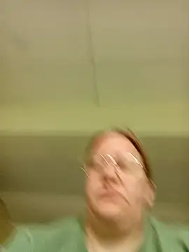 Snapshot of NoLubricantNeeded chatting on 09/21/25, 11:01 NoLubricantNeeded online show from 09/21/25, 11:01