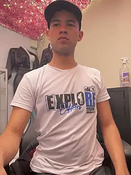 Snapshot of Twink_X chatting on 02/16/25, 07:27 Twink X online show from 02/16/25, 07:27