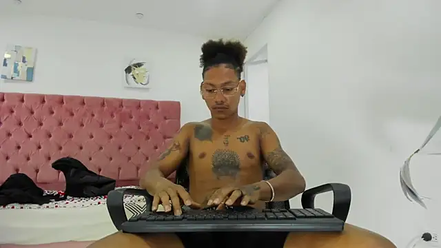 Snapshot of blackdirty420 chatting on 02/18/25, 06:04 blackdirty420 online show from 02/18/25, 06:04