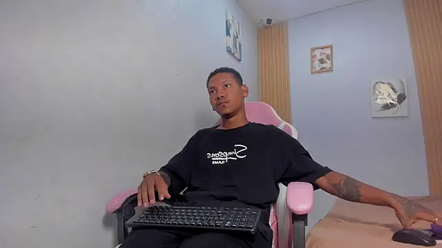 Snapshot of blackdirty420 chatting on 11/11/25, 03:34 blackdirty420 online show from 11/11/25, 03:34