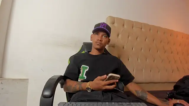 Snapshot of blackdirty420 chatting on 11/12/25, 03:23 blackdirty420 online show from 11/12/25, 03:23