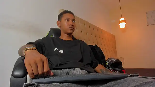 Snapshot of blackdirty420 chatting on 11/15/25, 07:54 blackdirty420 online show from 11/15/25, 07:54