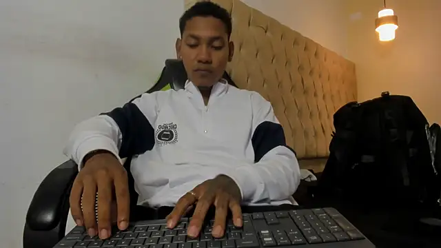 Snapshot of blackdirty420 chatting on 11/18/25, 07:40 blackdirty420 online show from 11/18/25, 07:40