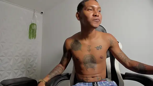 Snapshot of blackdirty420 chatting on 12/04/25, 08:39 blackdirty420 online show from 12/04/25, 08:39