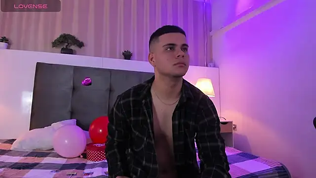 Snapshot of Sebastian_Phoenix chatting on 02/15/25, 06:23 Sebastian Phoenix online show from 02/15/25, 06:23