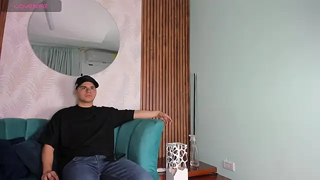 Snapshot of Sebastian_Phoenix chatting on 02/20/25, 11:53 Sebastian Phoenix online show from 02/20/25, 11:53