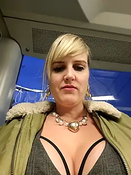 Sexybiene969 online show from 10/15/25, 04:29