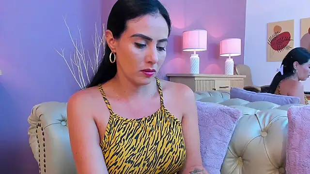 Snapshot of scarlet_edwars chatting on 02/18/25, 12:06 scarlet edwars online show from 02/18/25, 12:06