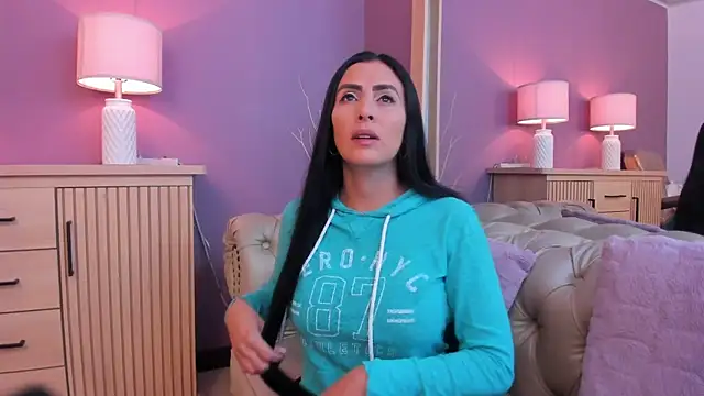 Snapshot of scarlet_edwars chatting on 03/07/25, 12:12 scarlet edwars online show from 03/07/25, 12:12