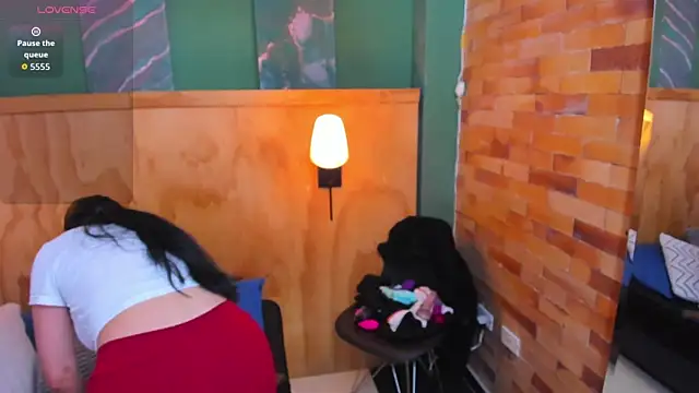 Snapshot of scarlet_edwars chatting on 11/15/25, 12:02 scarlet edwars online show from 11/15/25, 12:02