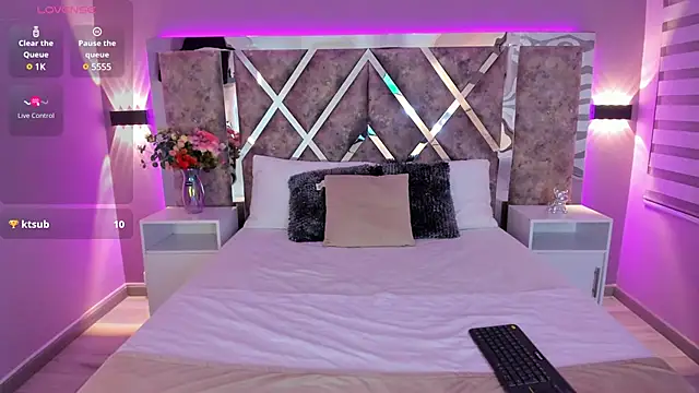 Snapshot of ValerieHyde chatting on 03/15/25, 03:29 ValerieHyde online show from 03/15/25, 03:29