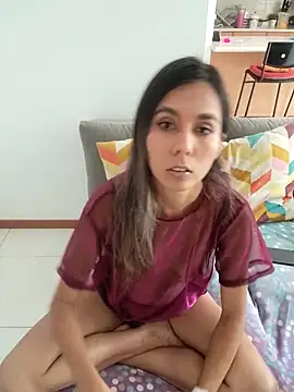 Snapshot of Alicee10 chatting on 10/07/25, 05:32 Alicee10 online show from 10/07/25, 05:32