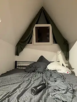 Julian wins online show from 03/22/25, 07:42