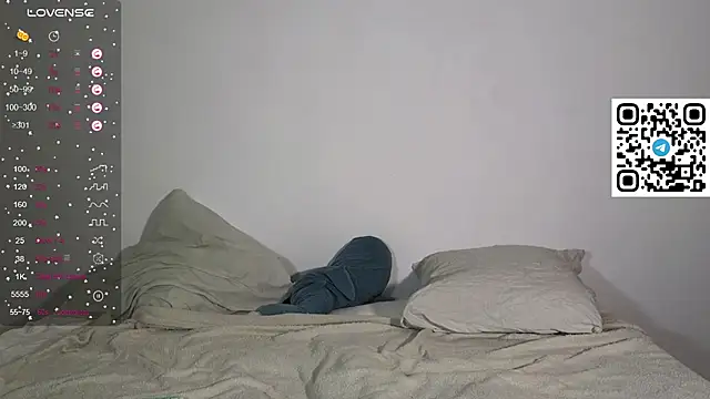 Snapshot of Julian_wins chatting on 12/20/25, 04:47 Julian wins online show from 12/20/25, 04:47