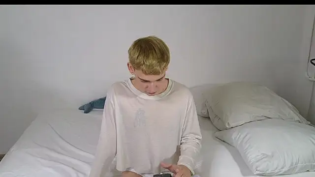 Snapshot of Julian_wins chatting on 02/06/26, 04:54 Julian wins online show from 02/06/26, 04:54