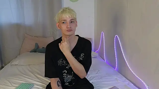 Snapshot of Julian_wins chatting on 04/04/26, 01:26 Julian wins online show from 04/04/26, 01:26