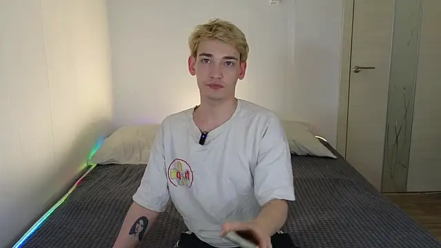 Snapshot of Julian_wins chatting on 04/22/26, 12:02 Julian wins online show from 04/22/26, 12:02