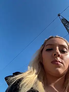 Snapshot of hotamanda01 chatting on 03/06/26, 01:51 hotamanda01 online show from 03/06/26, 01:51