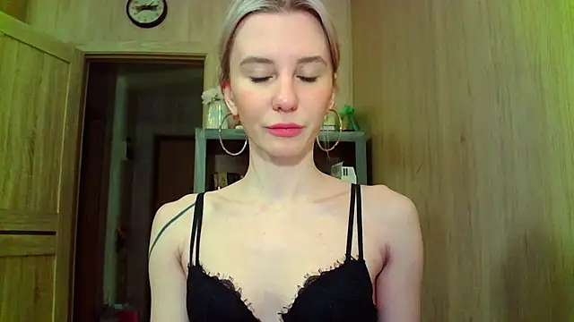 Snapshot of Caramel_piegirl chatting on 02/15/25, 10:52 Caramel piegirl online show from 02/15/25, 10:52