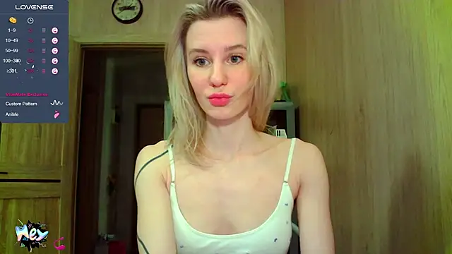 Snapshot of Caramel_piegirl chatting on 02/17/25, 05:32 Caramel piegirl online show from 02/17/25, 05:32