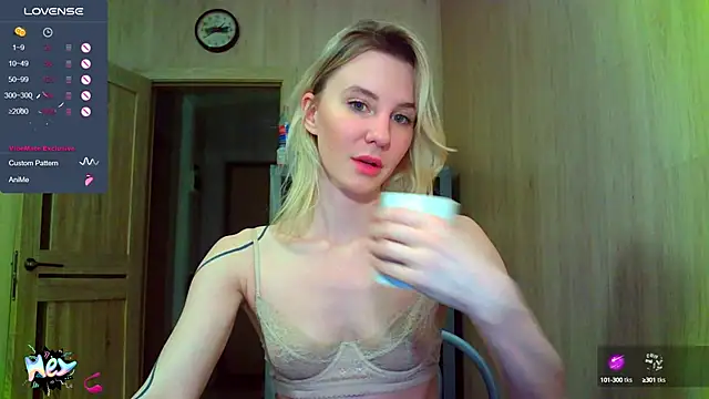 Snapshot of Caramel_piegirl chatting on 09/23/25, 08:12 Caramel piegirl online show from 09/23/25, 08:12