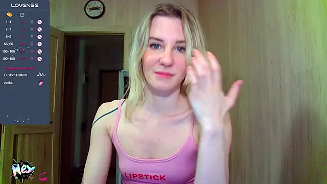 Snapshot of Caramel_piegirl chatting on 10/14/25, 06:31 Caramel piegirl online show from 10/14/25, 06:31