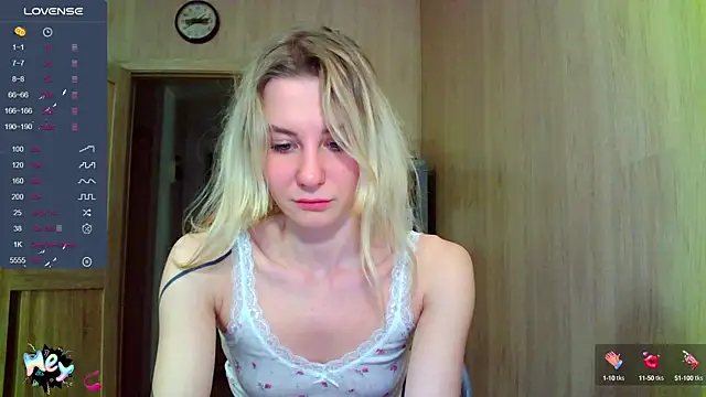 Snapshot of Caramel_piegirl chatting on 10/18/25, 07:03 Caramel piegirl online show from 10/18/25, 07:03