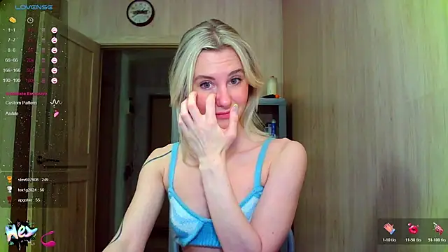 Snapshot of Caramel_piegirl chatting on 12/15/25, 06:34 Caramel piegirl online show from 12/15/25, 06:34