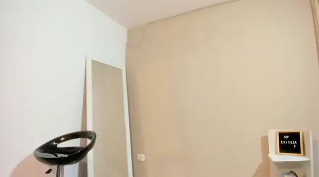 enyelsalas2 online show from 02/19/25, 12:14