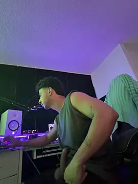 Snapshot of jesussaguilar chatting on 04/19/26, 06:21 jesussaguilar online show from 04/19/26, 06:21