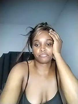 Snapshot of moree_Queen chatting on 02/16/25, 09:59 moree Queen online show from 02/16/25, 09:59