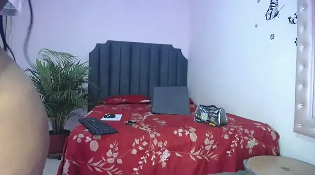 Snapshot of moree_Queen chatting on 03/05/25, 07:06 moree Queen online show from 03/05/25, 07:06