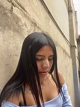 Laura-Khalifa online show from 02/12/25, 07:24