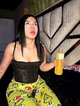 Laura-Khalifa online show from 05/10/26, 06:07