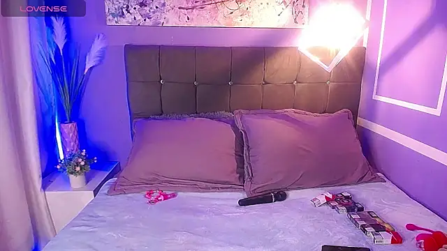 Snapshot of melissa_becraft chatting on 10/22/25, 02:12 melissa becraft online show from 10/22/25, 02:12