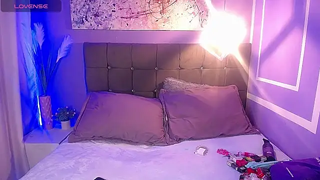 Snapshot of melissa_becraft chatting on 10/23/25, 02:44 melissa becraft online show from 10/23/25, 02:44