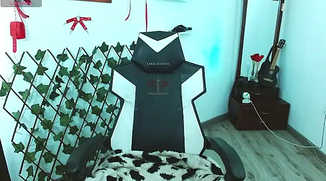 Snapshot of imcleo_xoxo chatting on 02/25/25, 01:39 imcleo xoxo online show from 02/25/25, 01:39