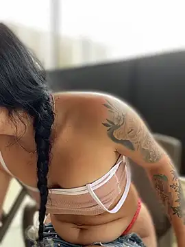 Snapshot of Dulce__Boyd chatting on 03/21/25, 04:51 Dulce  Boyd online show from 03/21/25, 04:51