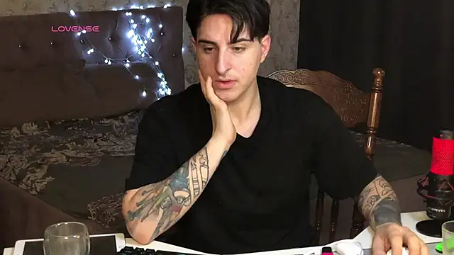 Snapshot of dark-willoww chatting on 02/12/25, 01:16 dark-willoww online show from 02/12/25, 01:16