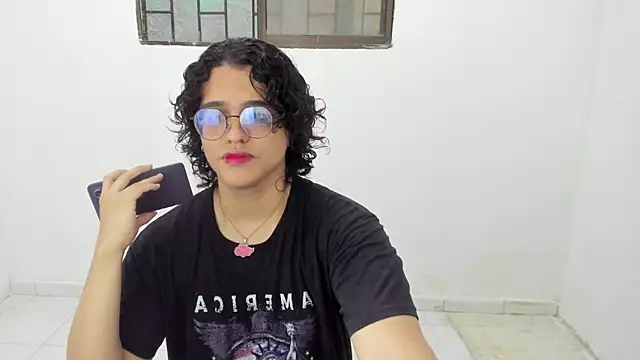 Snapshot of Diane_blossom chatting on 12/05/25, 05:53 Diane blossom online show from 12/05/25, 05:53